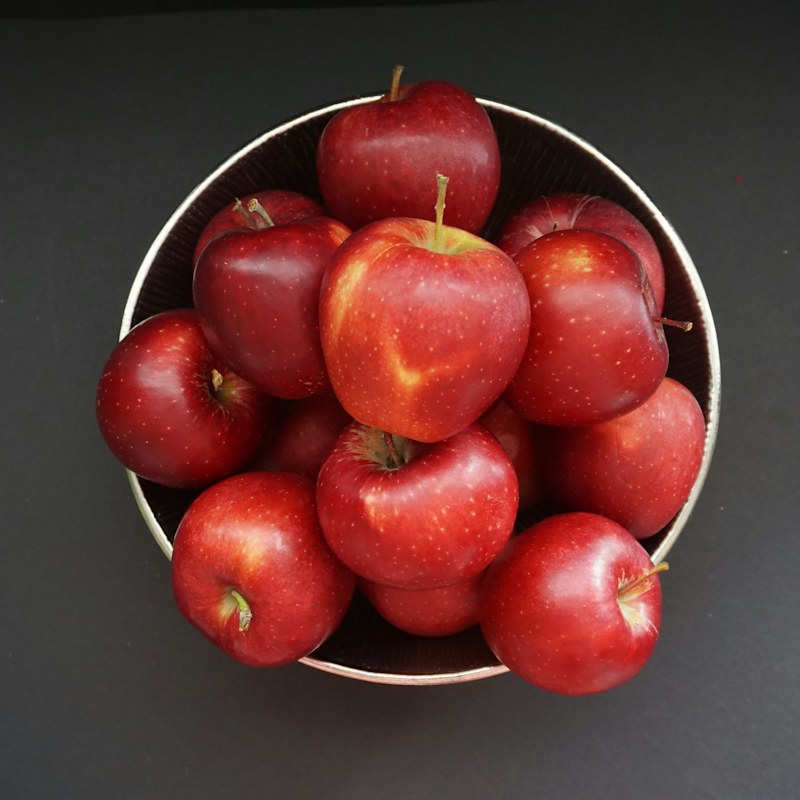 Fresh red apples in a bowl